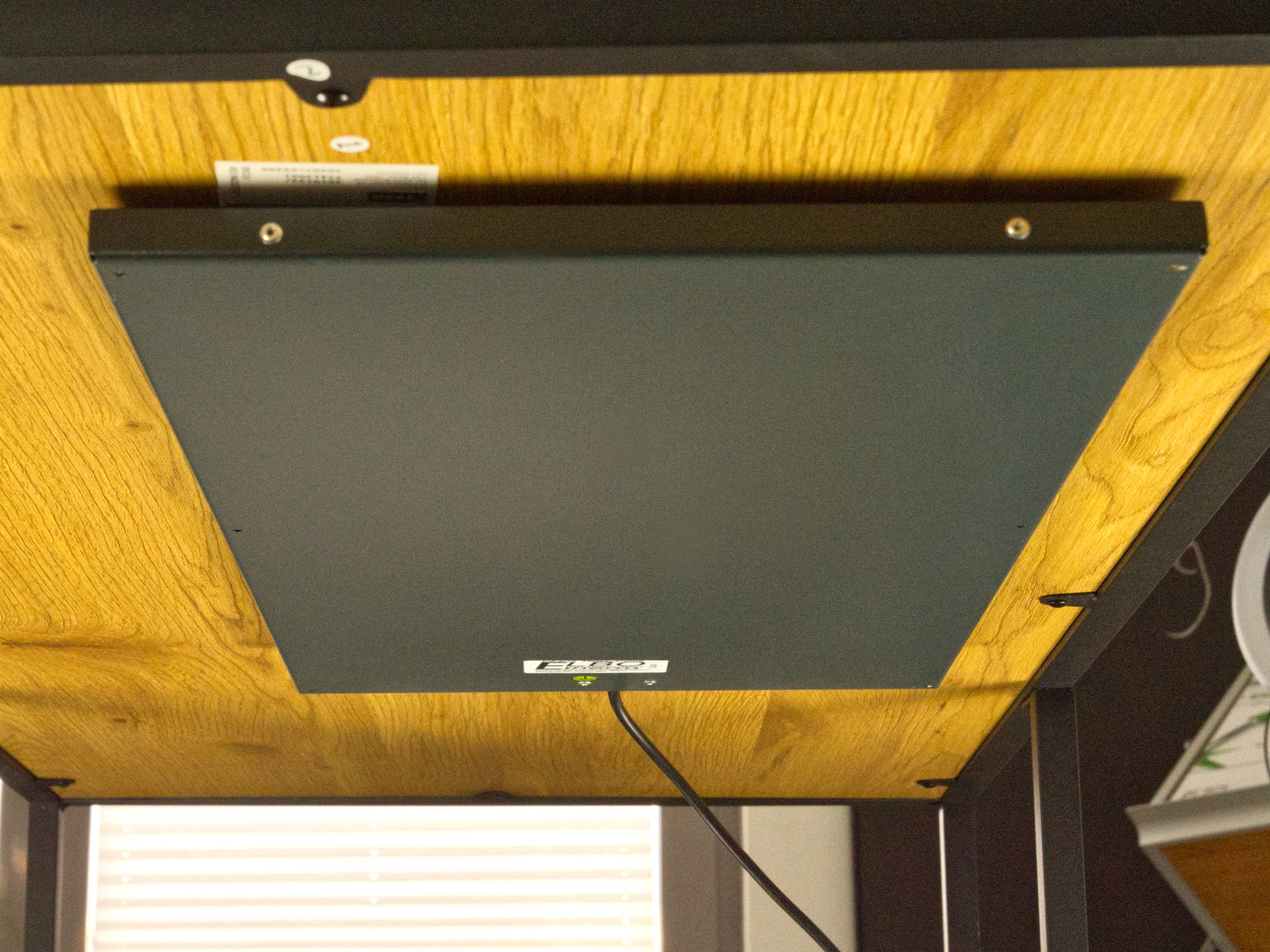 schreibtisch untertischheizung Untertischheizung anthrazit Beispiel